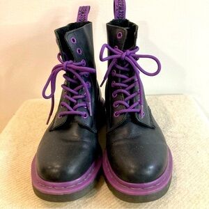DR MARTENS Sz 37 or US 6 Rare Vintage 8 Eyelets Purple Black Leather  EUC